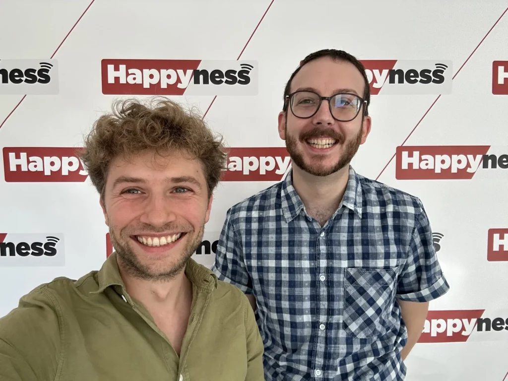 Vincent Charpentier et Clément, animateur de Happyness Radio, en studio